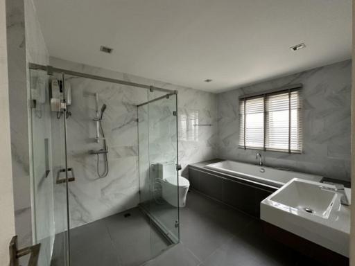 Modern bathroom with a walk-in shower and a bathtub