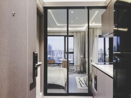 Modern bedroom with city view and glass partition