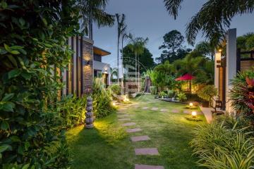 3 bedrooms pool and Garden villa Phuket in Naiharn