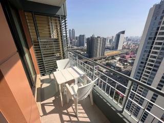 1-bedroom high floor condo for sale close to MRT Petchaburi