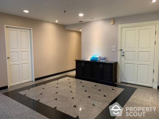 3-BR Condo at Sathorn Park Place Condominium near MRT Lumphini