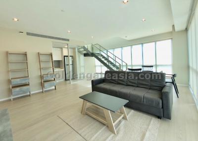 Stunning 2-Bedrooms light and bright Duplex condo  - Asoke