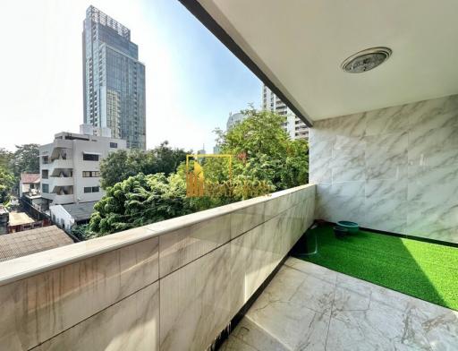 Premier Condo  Spacious 3 Bedroom Property in Phrom Phong