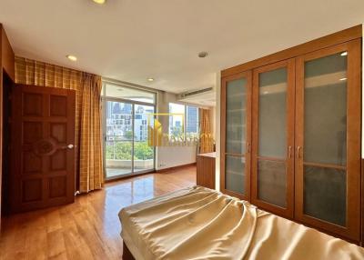 Bright 3 Bedroom Apartment in Phrom Phong