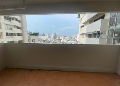 DS Tower 1  Spacious 3 Bedroom Property in Phrom Phong