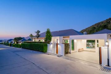 **Mint Condition, Price Deduced!** 4 Bedroom Pool Villa inside Popular HHH8 Project with Spectacular Mountain View close to Banyan Golf in Hua Hin for Sale (Ready to Move in)