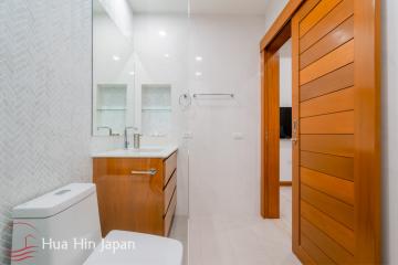**Mint Condition, Price Deduced!** 4 Bedroom Pool Villa inside Popular HHH8 Project with Spectacular Mountain View close to Banyan Golf in Hua Hin for Sale (Ready to Move in)