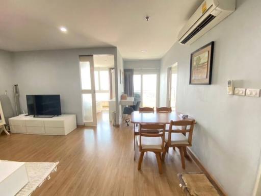 Spacious and bright living room with dining area and balcony access