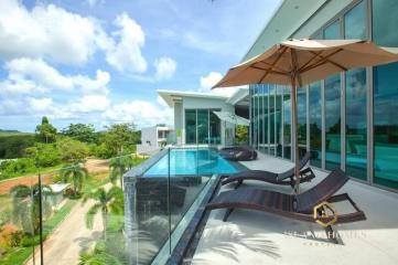 Luxury house with a swimming pool and a panoramic view