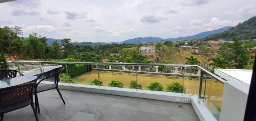 Spacious balcony with a scenic mountain view and ample seating