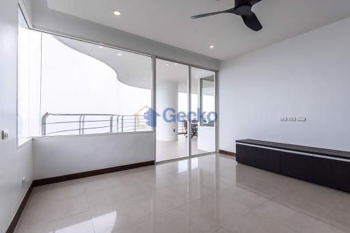 3 Bedrooms Condo in The Residences at Dream Pattaya Na Jomtien C011363