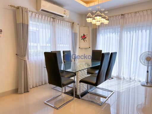 3 Bedrooms House in Patta Village East Pattaya H011360