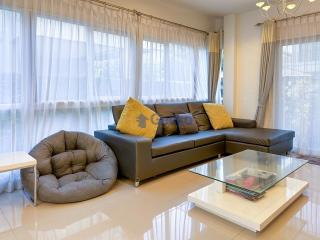 3 Bedrooms House in Patta Village East Pattaya H011360