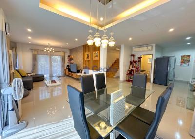 3 Bedrooms House in Patta Village East Pattaya H011360