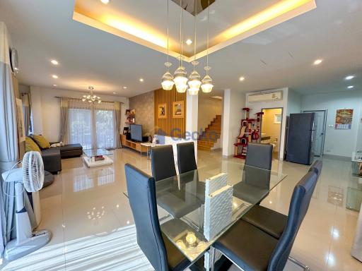 3 Bedrooms House in Patta Village East Pattaya H011360