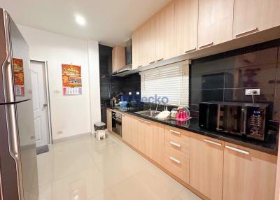 3 Bedrooms House in Patta Village East Pattaya H011360