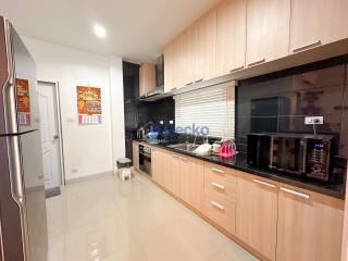 3 Bedrooms House in Patta Village East Pattaya H011360