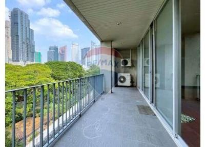 Duplex Penthouse 4+1 bedrooms Close to Thonglor BTS.