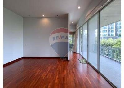 Duplex Penthouse 4+1 bedrooms Close to Thonglor BTS.