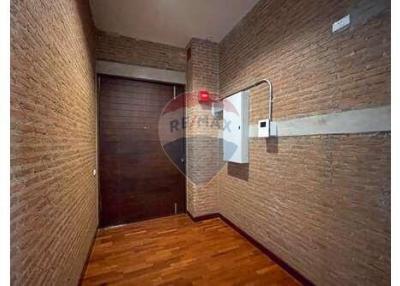 Duplex Penthouse 4+1 bedrooms Close to Thonglor BTS.