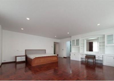 For Rent : Spacious Pet-Friendly Luxury Living on Sukhumvit 24 - 3BR