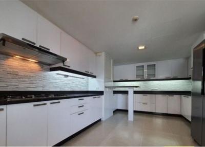 For Rent : Spacious Pet-Friendly Luxury Living on Sukhumvit 24 - 3BR - 920071001-12550