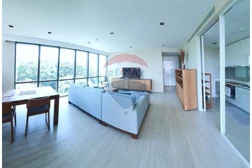 Duplex 2 bedrooms modern in prim Asoke.