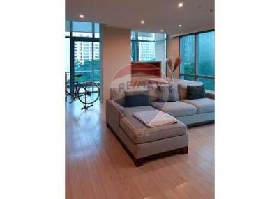 Duplex 2 bedrooms modern in prim Asoke.