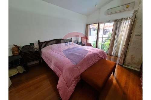 Rare Find! 4+1Bed Pet-Friendly Duplex Penthouse in Phromphong