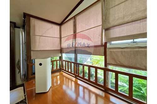 Rare Find! 4+1Bed Pet-Friendly Duplex Penthouse in Phromphong