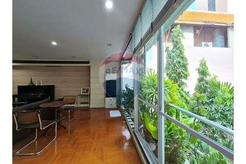 Rare Find! 4+1Bed Pet-Friendly Duplex Penthouse in Phromphong