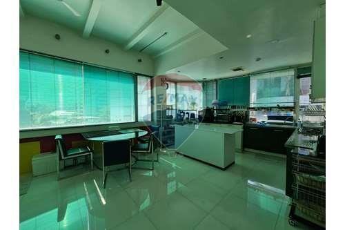 Rare Find! 4+1Bed Pet-Friendly Duplex Penthouse in Phromphong