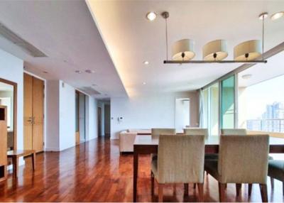 For Rent :  Living on Sukhumvit 39 - 3+1 BR High-Rise Apartment