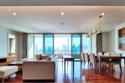 For Rent :  Living on Sukhumvit 39 - 3+1 BR High-Rise Apartment