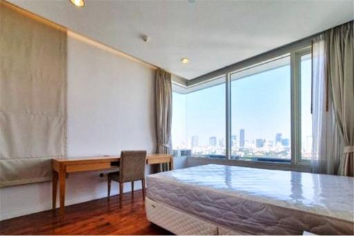 For Rent :  Living on Sukhumvit 39 - 3+1 BR High-Rise Apartment - 920071001-12549