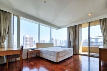 For Rent :  Living on Sukhumvit 39 - 3+1 BR High-Rise Apartment