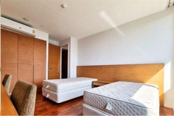 For Rent :  Living on Sukhumvit 39 - 3+1 BR High-Rise Apartment