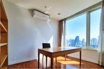 For Rent :  Living on Sukhumvit 39 - 3+1 BR High-Rise Apartment