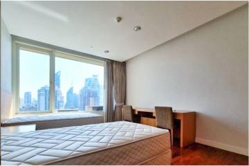 For Rent :  Living on Sukhumvit 39 - 3+1 BR High-Rise Apartment - 920071001-12549