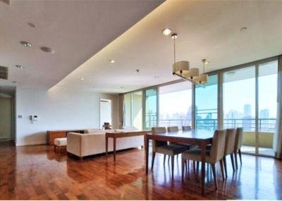 For Rent :  Living on Sukhumvit 39 - 3+1 BR High-Rise Apartment