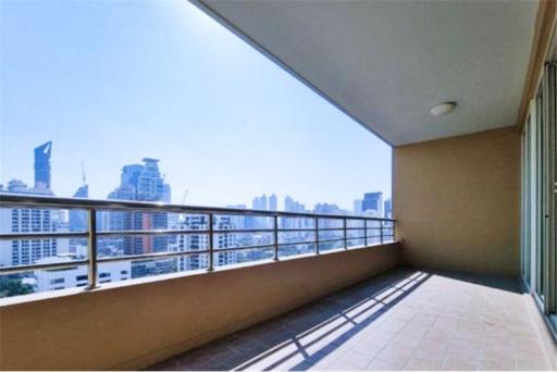 For Rent :  Living on Sukhumvit 39 - 3+1 BR High-Rise Apartment - 920071001-12549