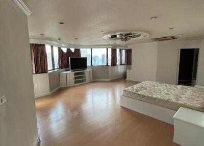 Condo for Sale at President Park Sukhumvit 24