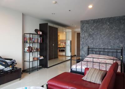 Condo for Rent at Supalai Prima Riva