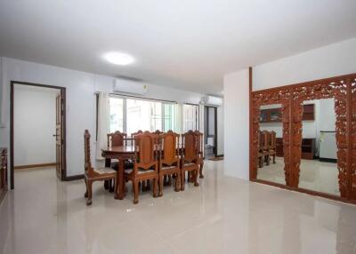 Condo for Sale at Srithana 1