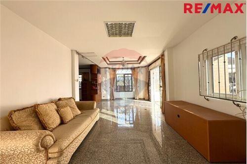 150 Sqm., 3 Beds Townhouse listed for ฿ 2,990,000.