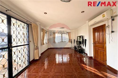 150 Sqm., 3 Beds Townhouse listed for ฿ 2,990,000.