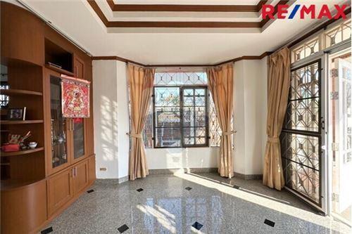 150 Sqm., 3 Beds Townhouse listed for ฿ 2,990,000.