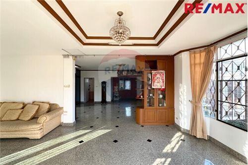 150 Sqm., 3 Beds Townhouse listed for ฿ 2,990,000.