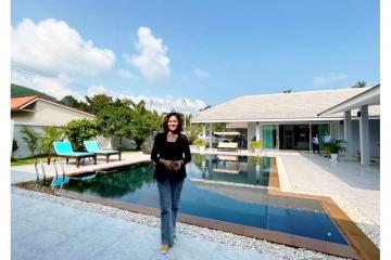 Luxurious U-Shaped Pool Villa in Thong Krut, Koh Samui