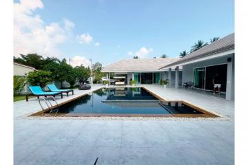 Luxurious U-Shaped Pool Villa in Thong Krut, Koh Samui